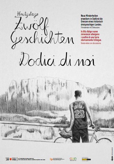 Plakat der Veranstaltungsreihe "12 Geschichten - Dodici di noi". Das eine Zeichnung aus dem Film darstellt. Ein junger Mann mit einem Fahrrad, im Hintergrund der Schlern, eines der Symolbilder Südtirols.