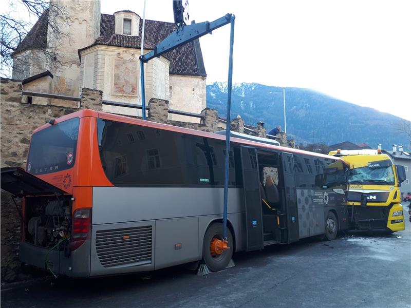 Hilfe aus Südtirol: Der erste Hilfszug der Bozner Berufsfeuerwehr ist in der Region Marken eingetroffen. Foto: LPA/Agentur für Bevölkerungsschutz/Berufsfeuerwehr/Martin Gasser