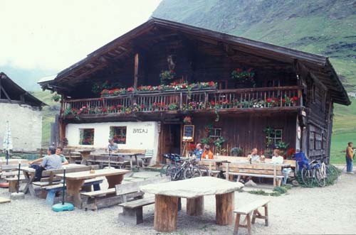 Errichtung eines neuen Schindeldaches Errichtung eines neuen Schindeldaches
