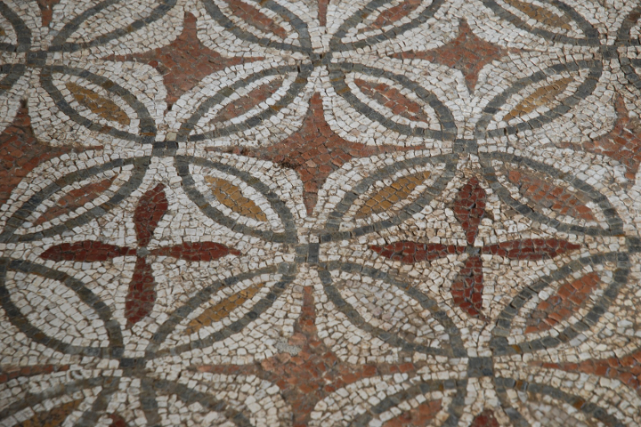 Eppan/St. Pauls: Mosaik römerzeitliche Villa (4. Jahrhundert n. Chr.)