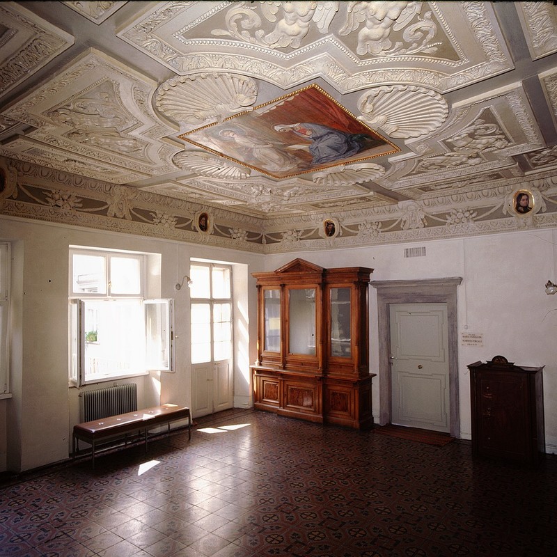 Bozen: Raum mit Stuckdecke (spätes 17. Jh.) in einem Palais