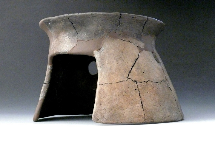 Niederrasen: Kohlebecken aus Keramik (6. Jahrhundert v. Chr.)
