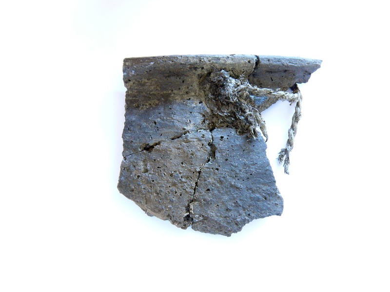 Schluderns Leitenwiesen: Eisenzeitliche Keramik, Reparatur mittels organischer Schnüre