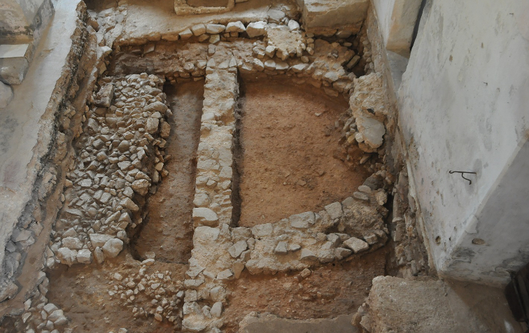 Eppan - St. Valentin: Römerzeitliches Gebäude, von einer frühchristlichen Kirche überlagert