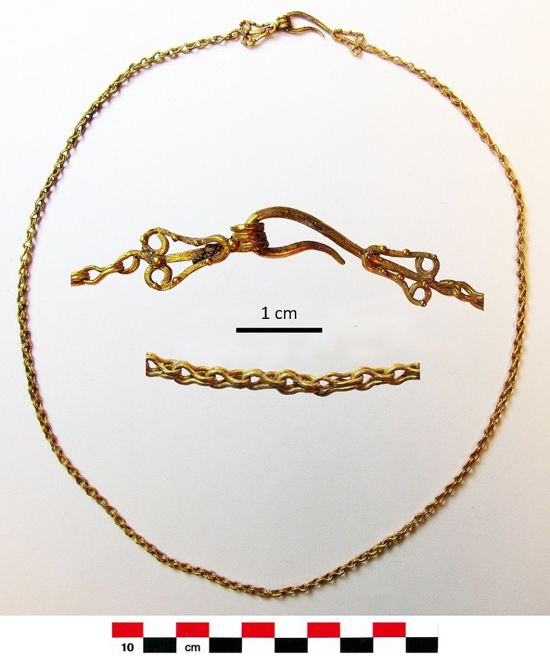 Tramin: Römerzeitliches Grab, goldene Halskette eines Mädchens (3. Jahrhundert n. Chr.)