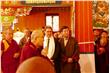 Gemeinsam für die Rechte der Minderheiten und gegen Gewalt: Landeshauptmann Kompatscher und Ministerpräsident Lobsang Sangay mit dem Dalai Lama - Foto: LPA/Dominik Holzer