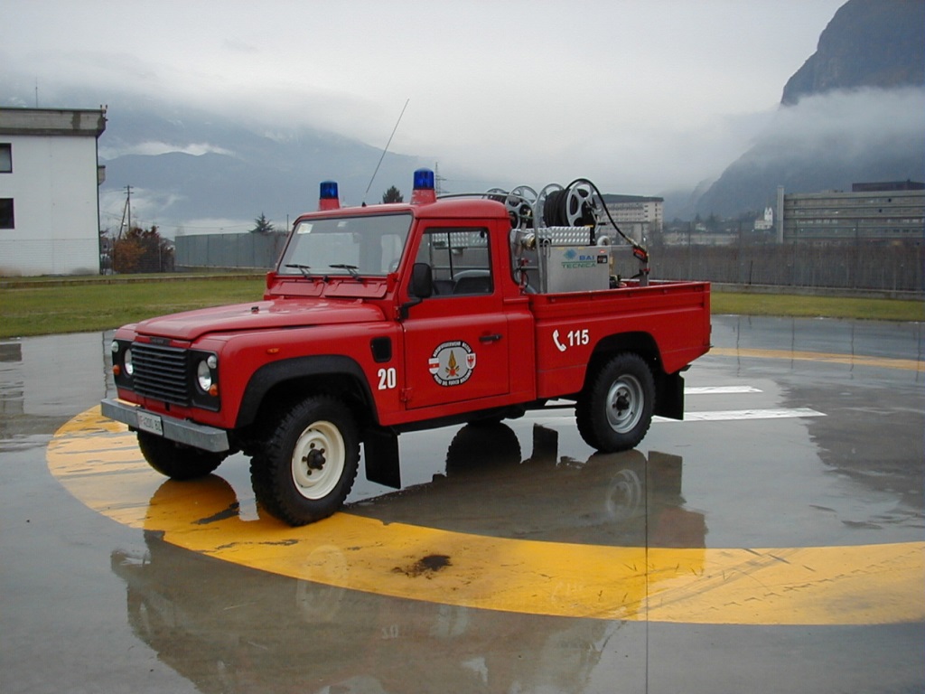 2 Pickup mit Tanklöschbehälter