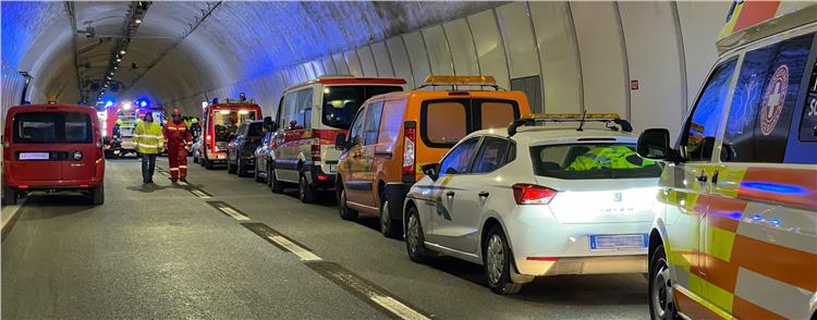 Berufsfeuerwehr: Übung im Tunnel der Brennerautobahn