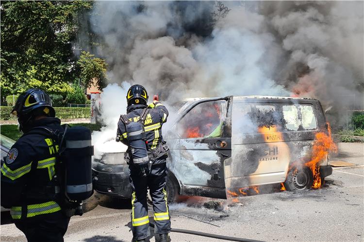 Incendio di autovettura 10.06.2021